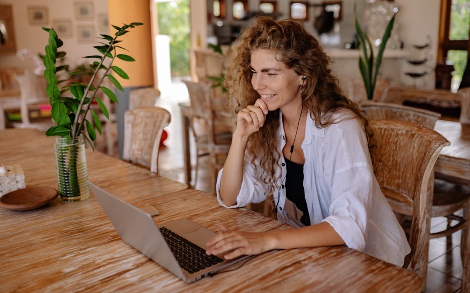 Womanvideomeeting